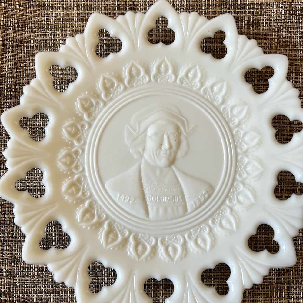 MILK GLASS Display Plate with Lacy Rim - Embossed Columbus - Picture 3 of 5